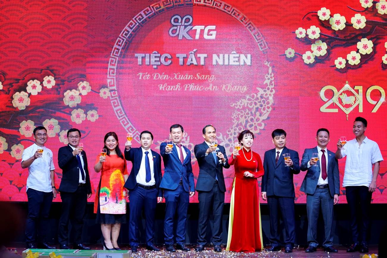 Tổ chức tiệc tất niên cuối năm